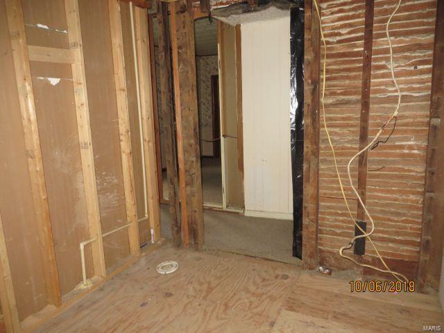 4466 Urven Road Rushville, IL 62681 - Photo 7 of 25