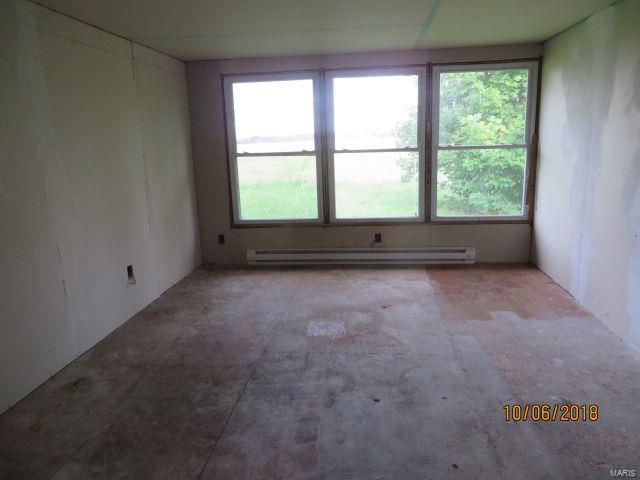 4466 Urven Road Rushville, IL 62681 - Photo 8 of 25