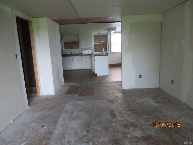 4466 Urven Road Rushville, IL 62681 - Photo 9 of 25