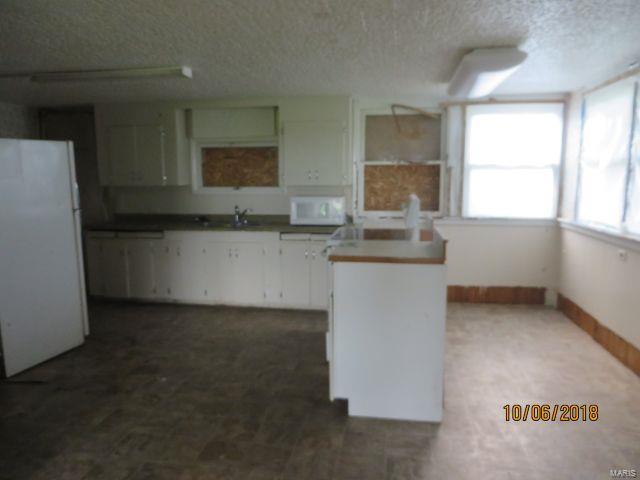 4466 Urven Road Rushville, IL 62681 - Photo 10 of 25