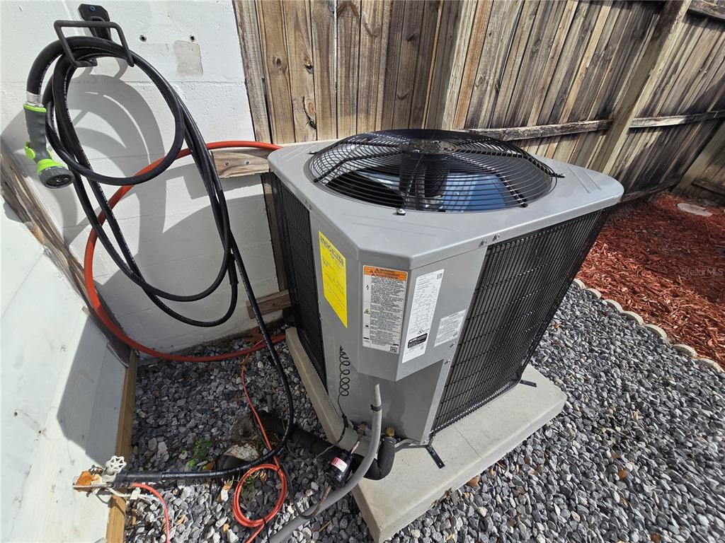 820 West 25th Street Sanford, FL 32771 - Photo 15 of 23 a bathroom with a sink and a mirror