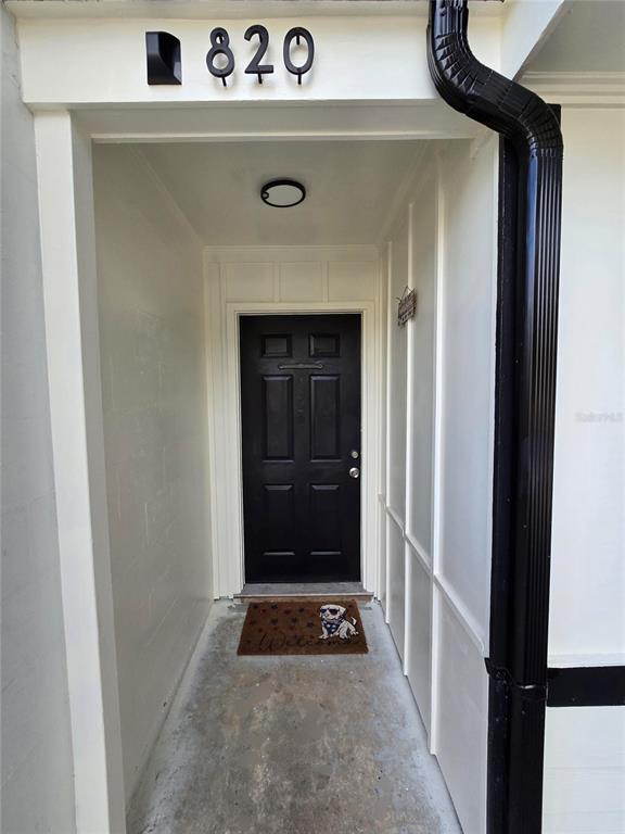 820 West 25th Street Sanford, FL 32771 - Photo 5 of 23 a view of an entryway