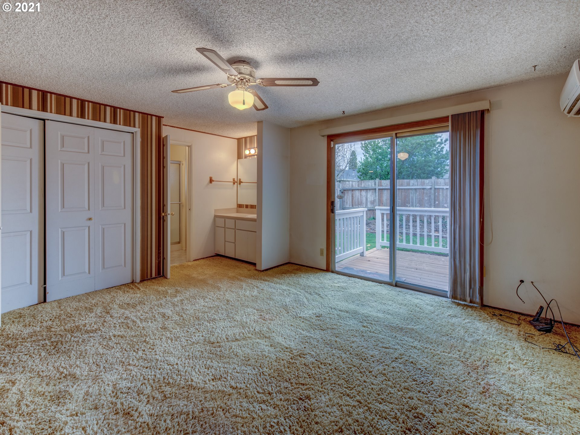 2277 11th Street Springfield, OR 97477 - Photo 12 of 24 an empty room with windows and closet