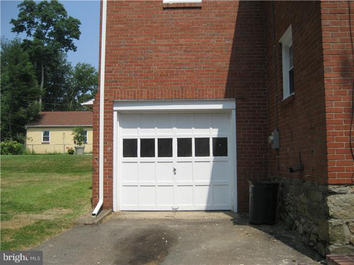 232 Hawthorne Road Morton, PA 19070 - Photo 4 of 15 Garage
