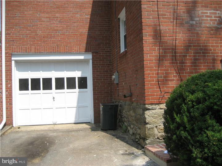 232 Hawthorne Road Morton, PA 19070 - Photo 5 of 15 Garage