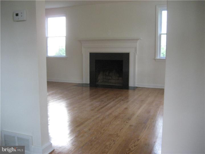 232 Hawthorne Road Morton, PA 19070 - Photo 6 of 15 Living Room