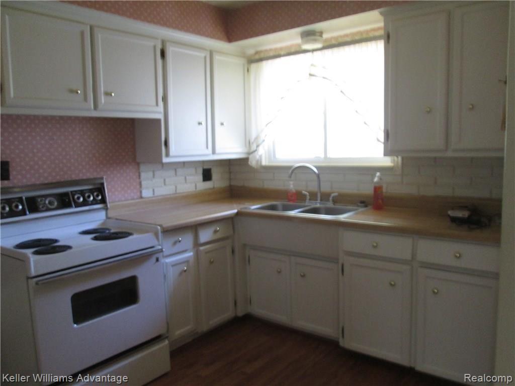23680 Meadowbrook Road Novi, MI 48375 - Photo 9 of 34