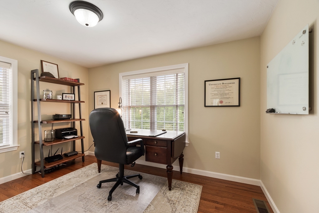 571 Northfield Road Lunenburg, MA 01462 - Photo 11 of 32