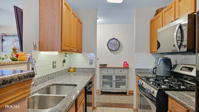 $320,000 | 2050 Wheatfield Drive, Romeoville, IL 60446