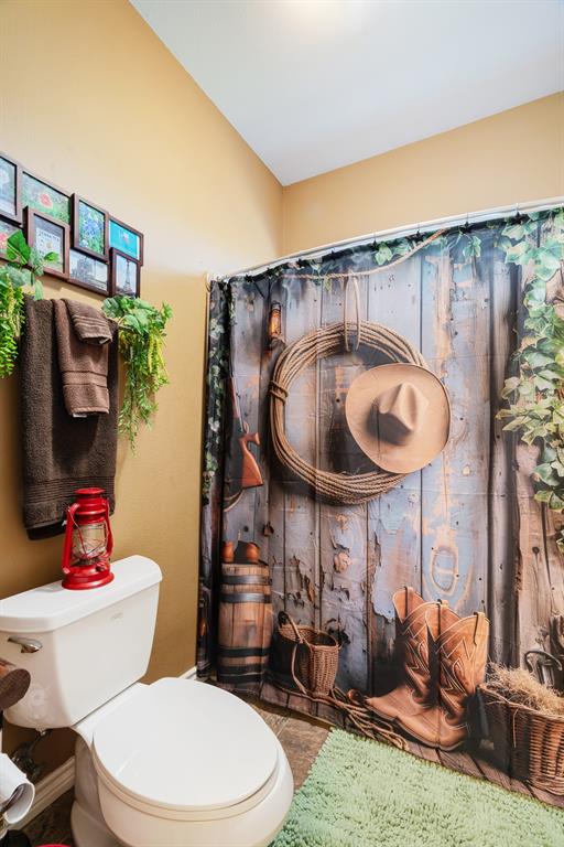 600 County Road Deport, TX 75435 - Photo 26 of 34 a bathroom with a toilet a sink and a mirror