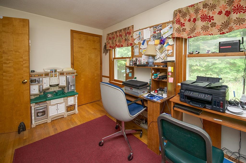 37 Middle Road Deerfield, NH 03037 - Photo 17 of 33 Gallery Image 17