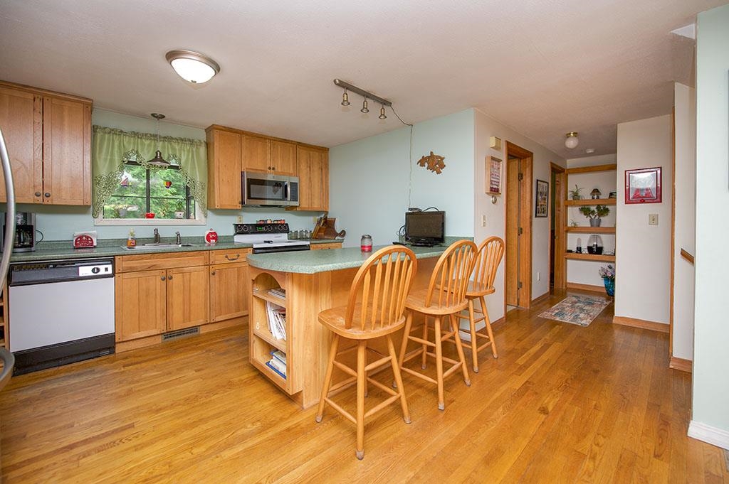 37 Middle Road Deerfield, NH 03037 - Photo 9 of 33 Gallery Image 9