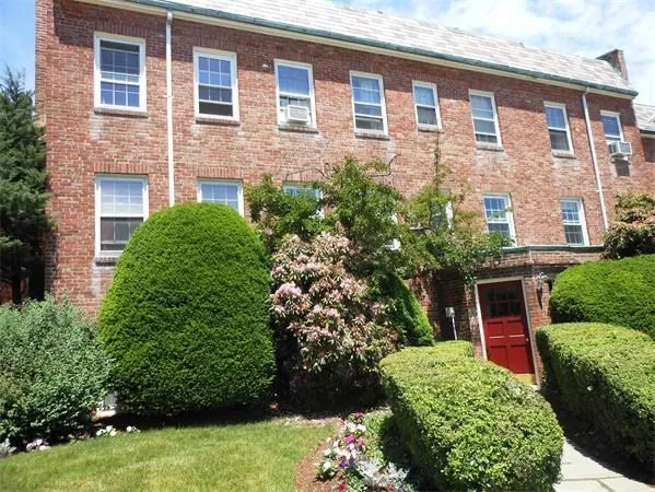 $2,850 | 39 Commonwealth Avenue, Unit 22, Chestnut Hill, MA 02467