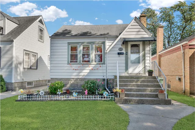 $2,100 | 9427 South Utica Avenue, Evergreen Park, IL 60805