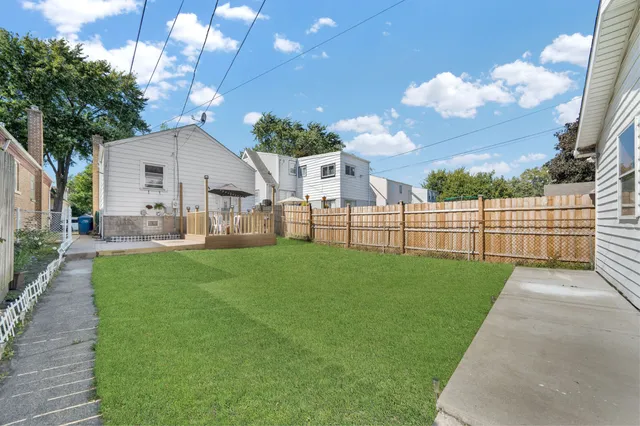 $2,100 | 9427 South Utica Avenue, Evergreen Park, IL 60805