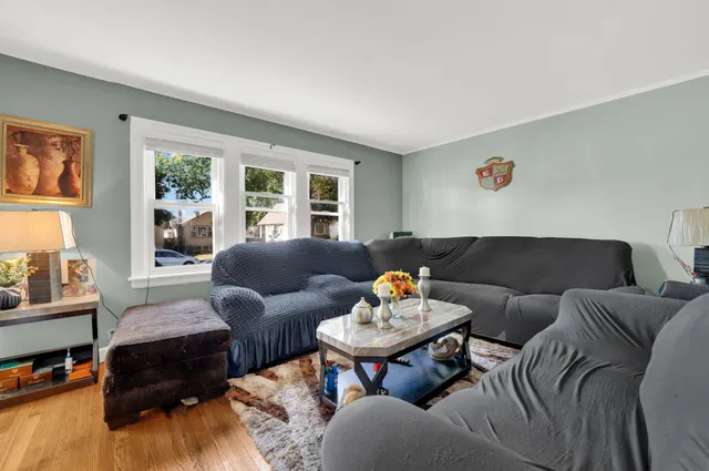 $2,100 | 9427 South Utica Avenue, Evergreen Park, IL 60805