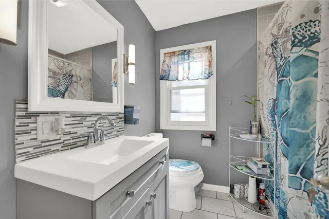 $2,100 | 9427 South Utica Avenue, Evergreen Park, IL 60805