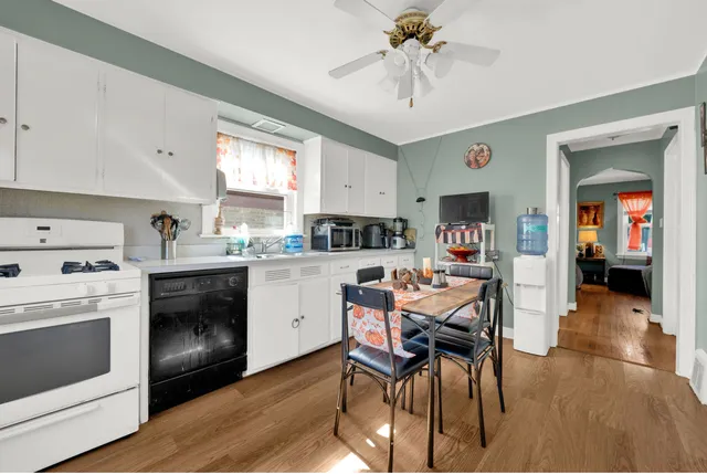 $2,100 | 9427 South Utica Avenue, Evergreen Park, IL 60805