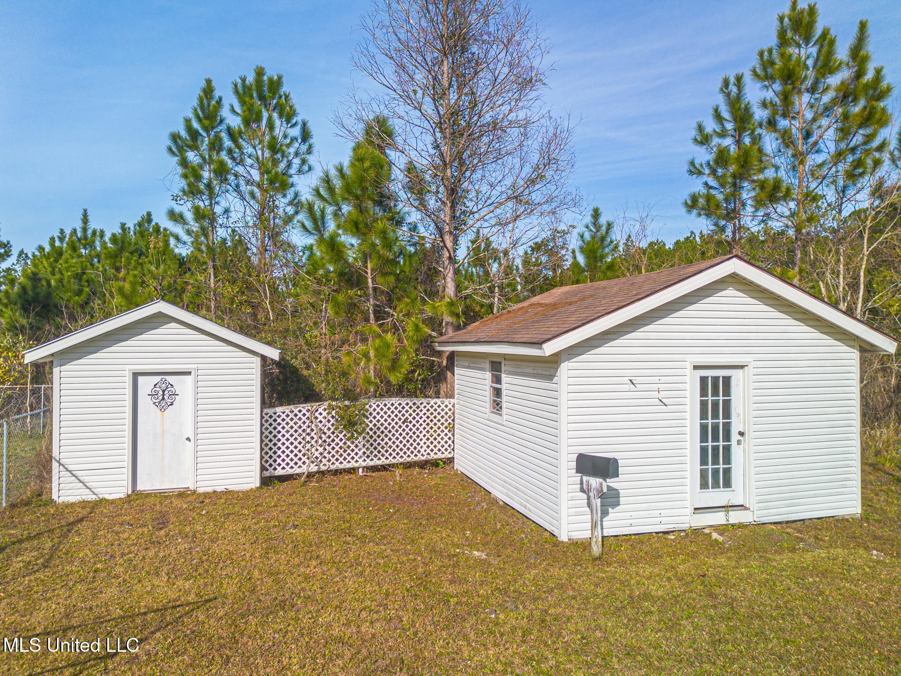 5551 Carter Road Ocean Springs, MS 39564 - Photo 4 of 47 121625-13