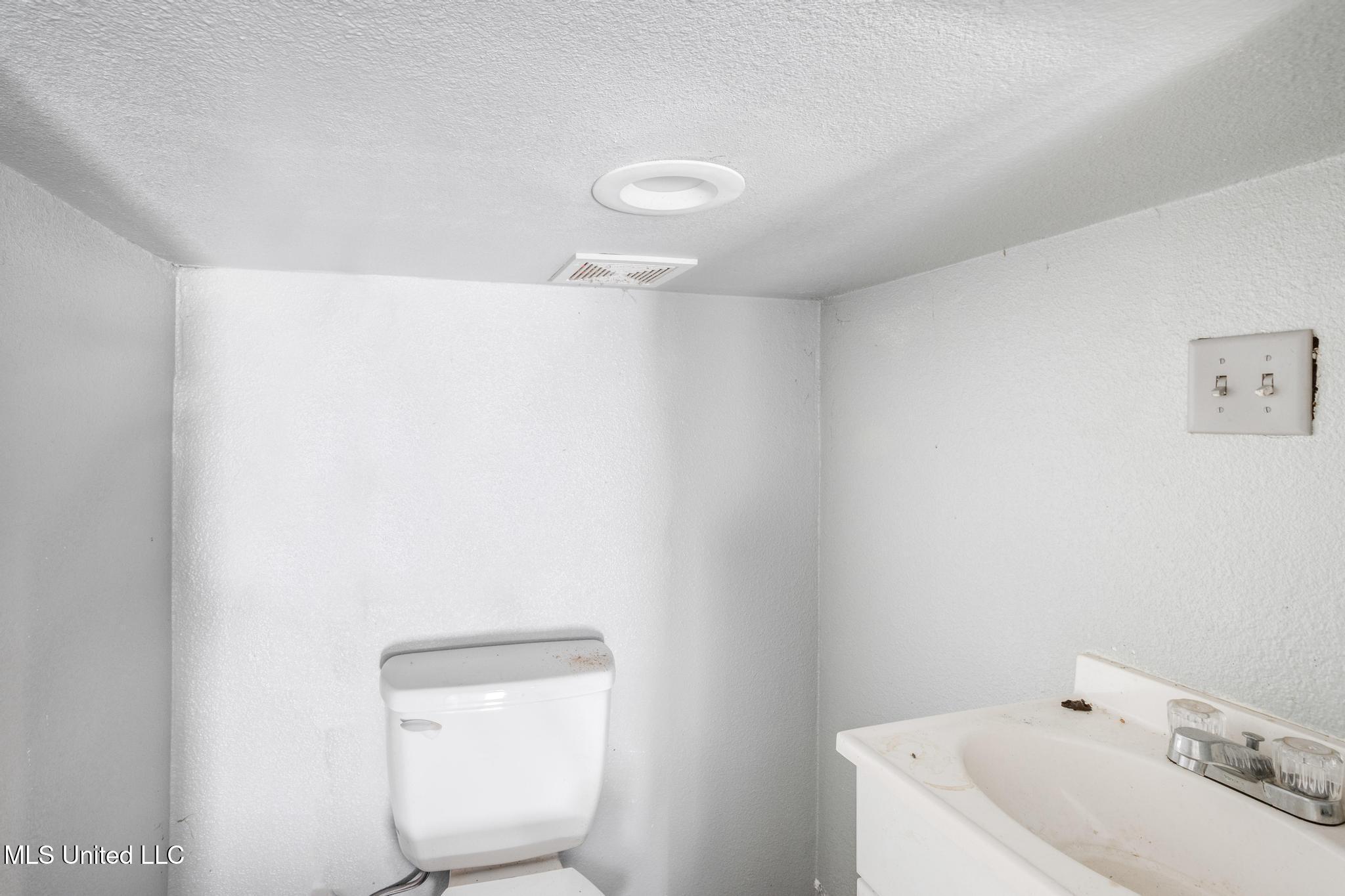 5551 Carter Road Ocean Springs, MS 39564 - Photo 43 of 47 IMG_0027