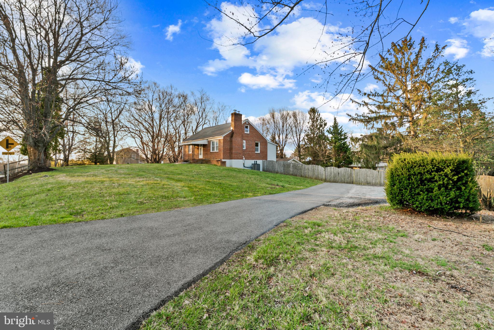 4400 Bartholow Road Sykesville, MD 21784 - Photo 40 of 45 2 driveways!