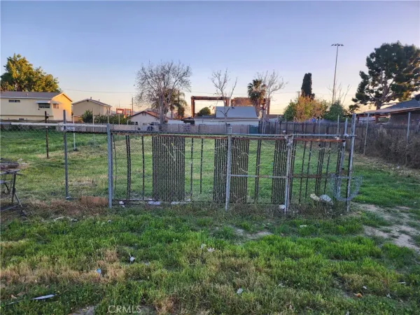 a view of a garden from a yard