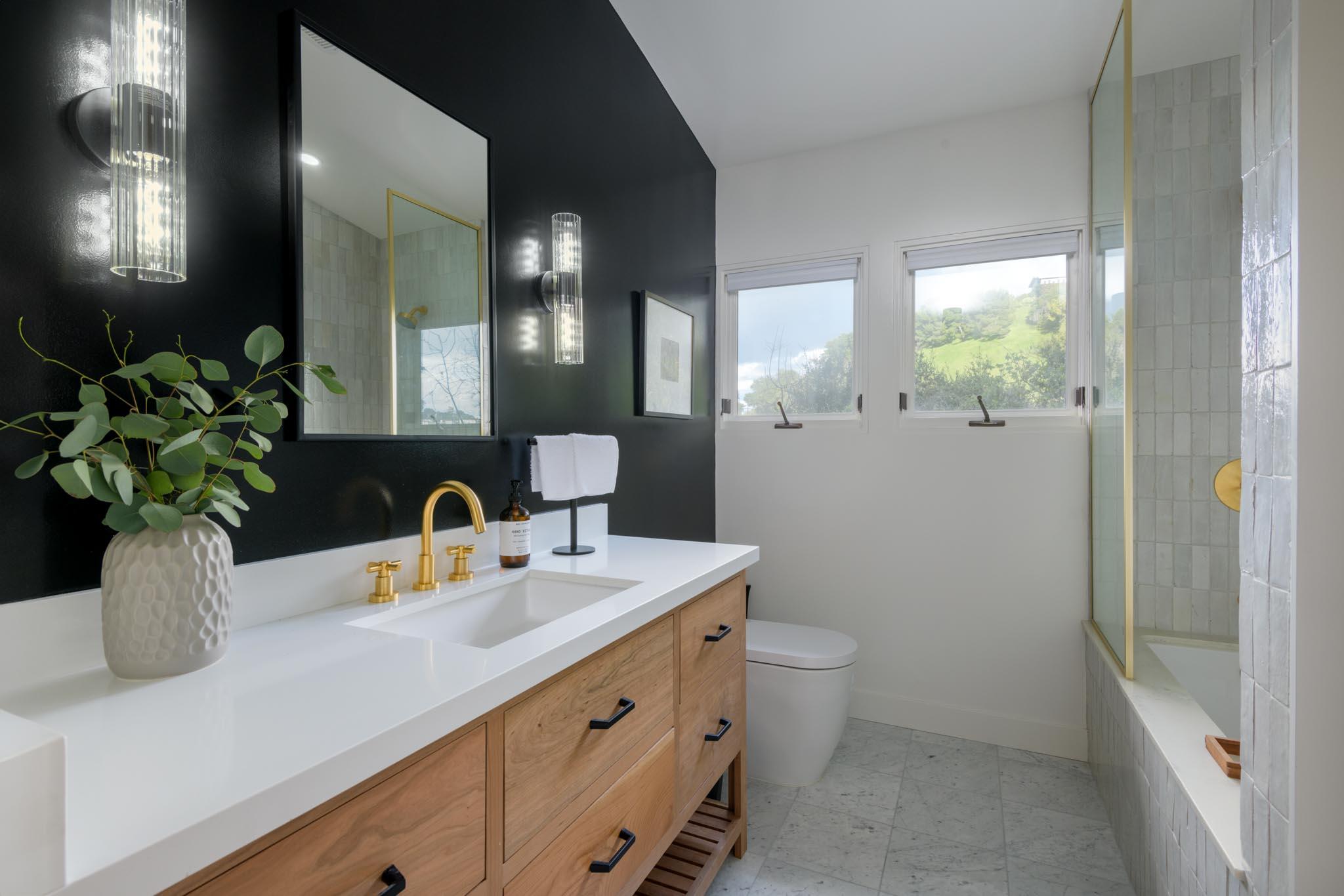 3375 Coldwater Canyon Avenue Studio City, CA 91604 - Photo 14 of 30 Bathroom