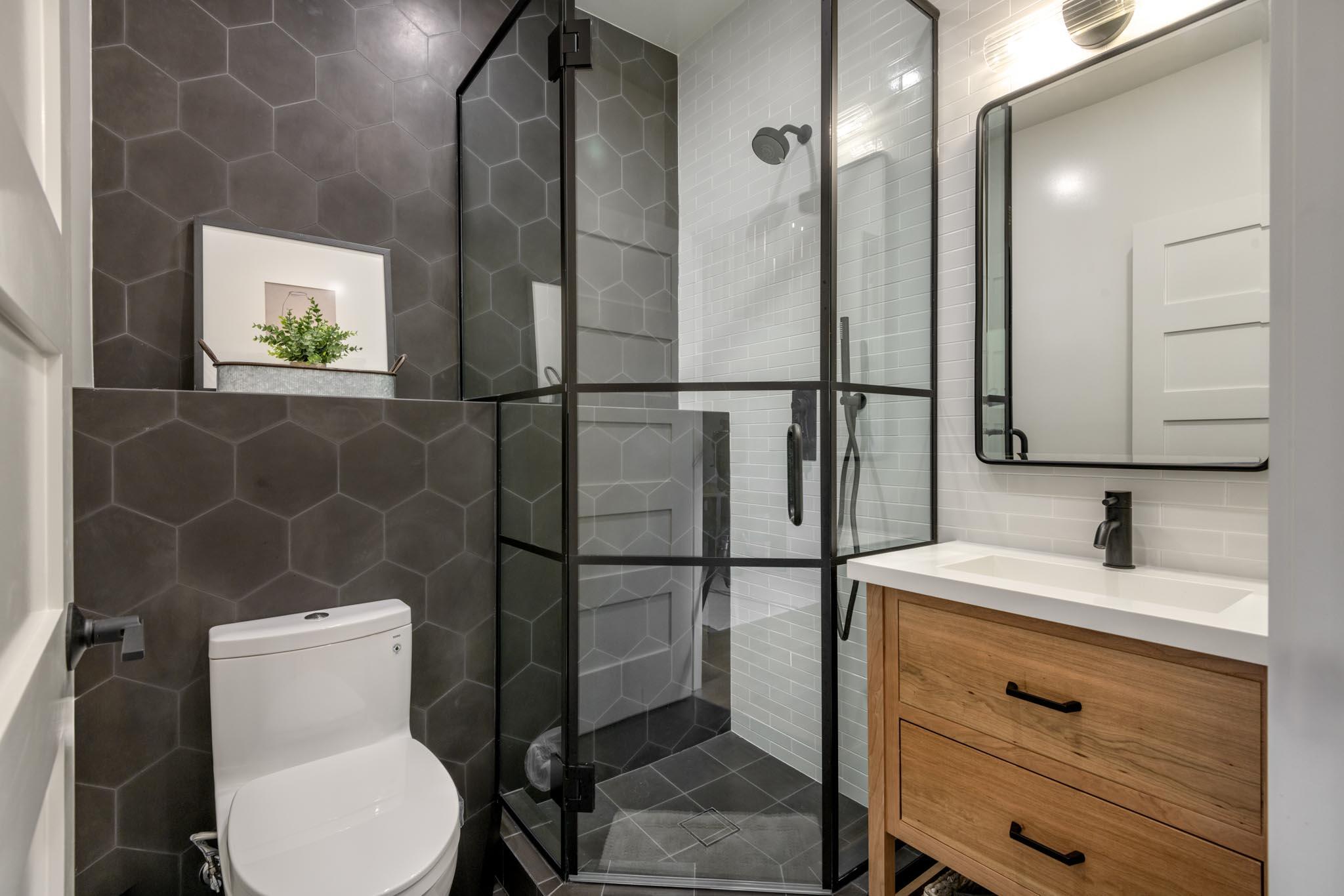 3375 Coldwater Canyon Avenue Studio City, CA 91604 - Photo 18 of 30 Bathroom