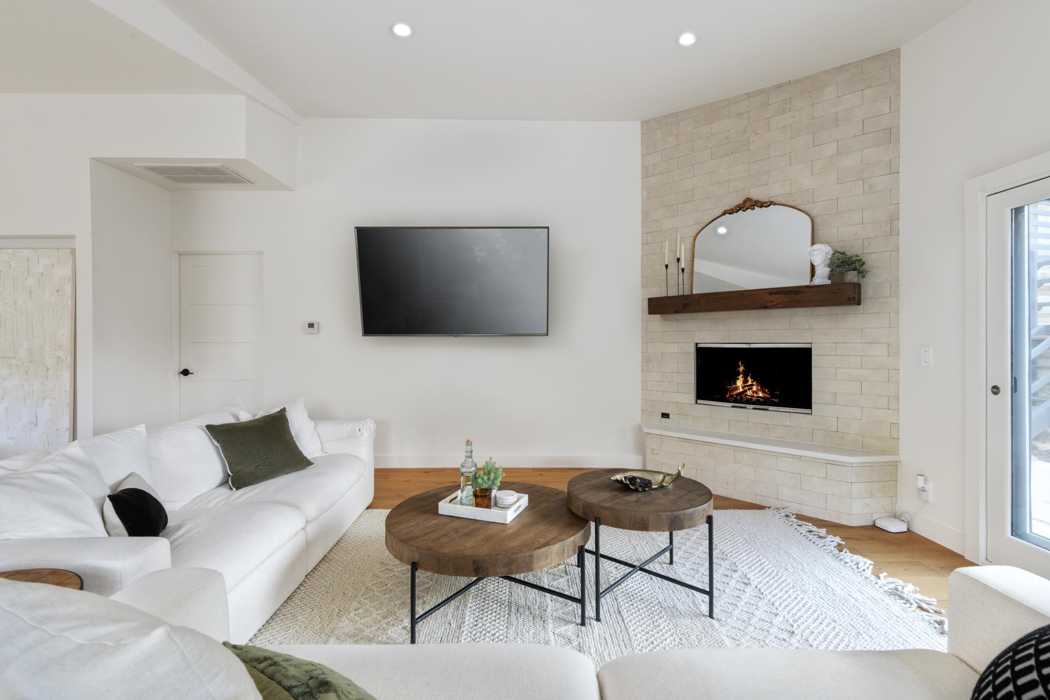 3375 Coldwater Canyon Avenue Studio City, CA 91604 - Photo 2 of 30 Living room