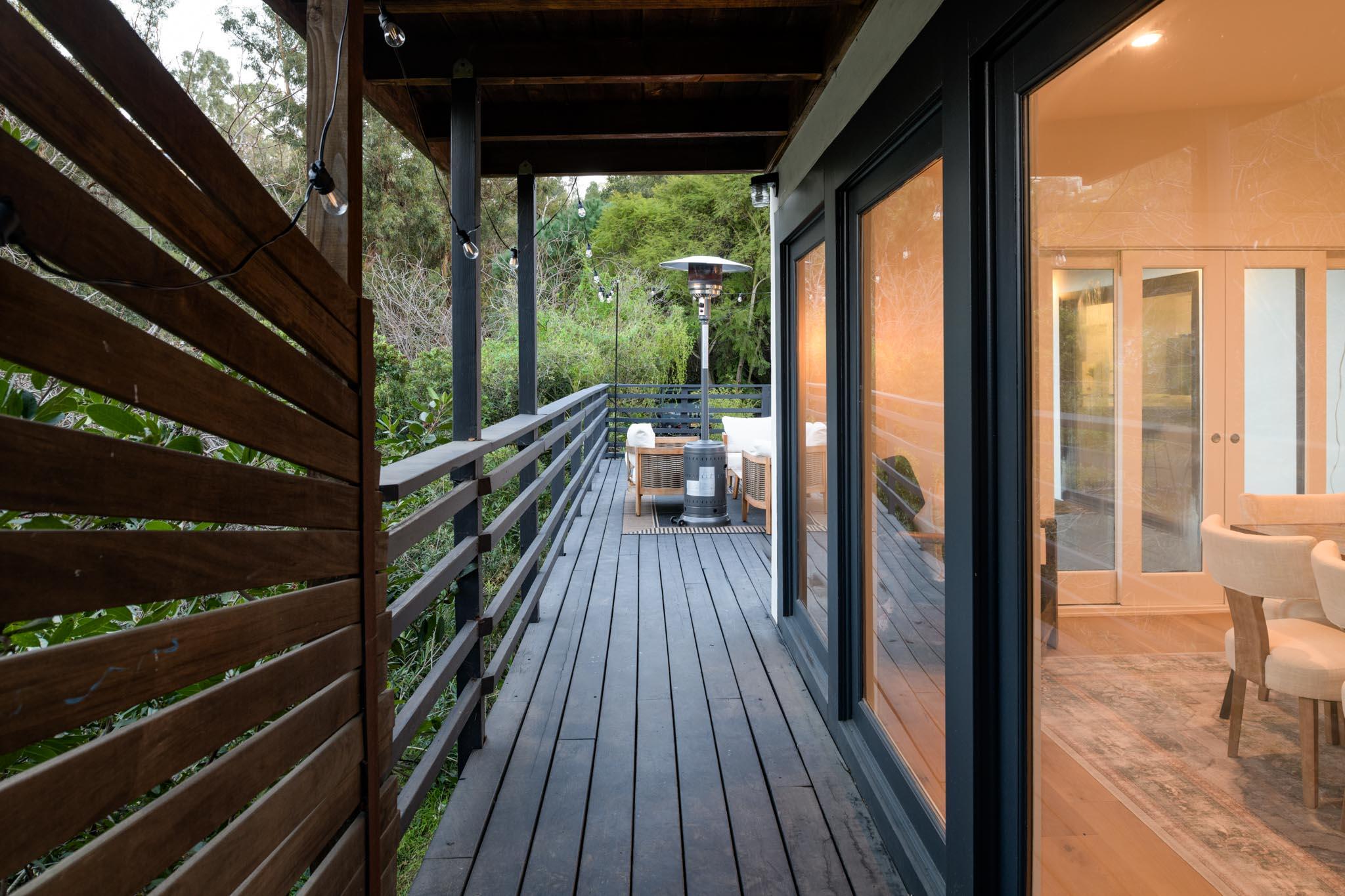 3375 Coldwater Canyon Avenue Studio City, CA 91604 - Photo 23 of 30 Deck