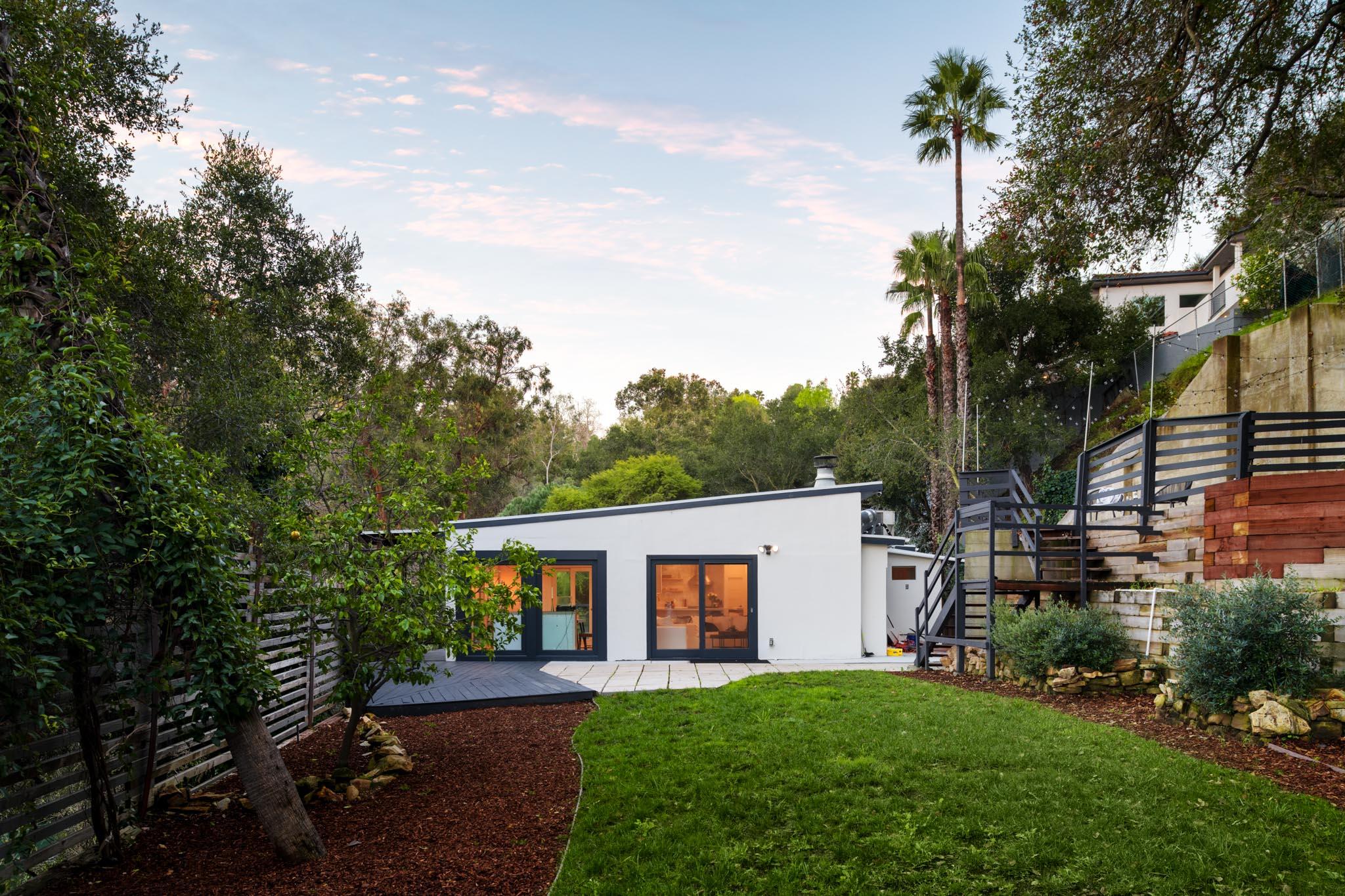 3375 Coldwater Canyon Avenue Studio City, CA 91604 - Photo 27 of 30 Backyard