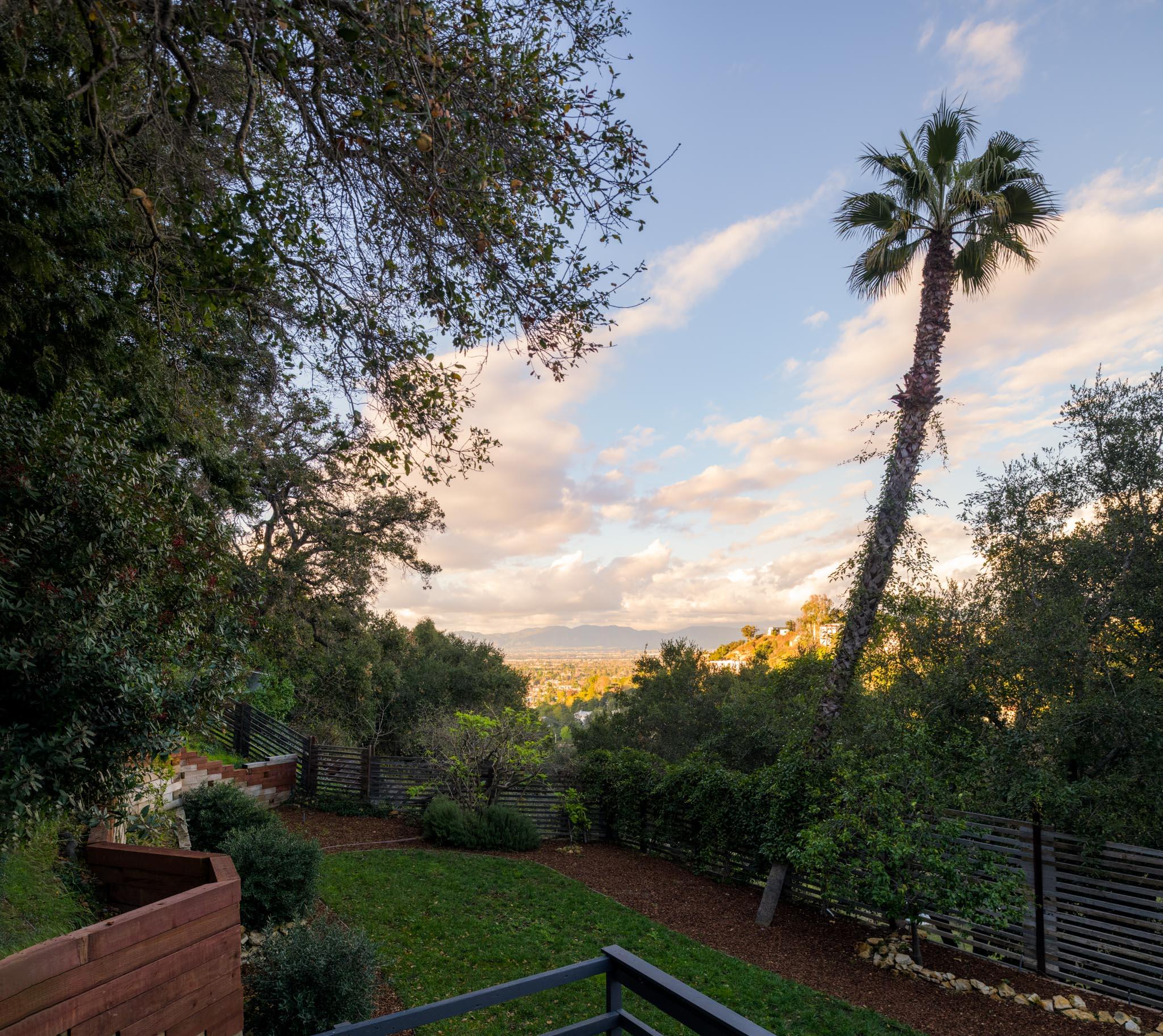 3375 Coldwater Canyon Avenue Studio City, CA 91604 - Photo 28 of 30 Backyard