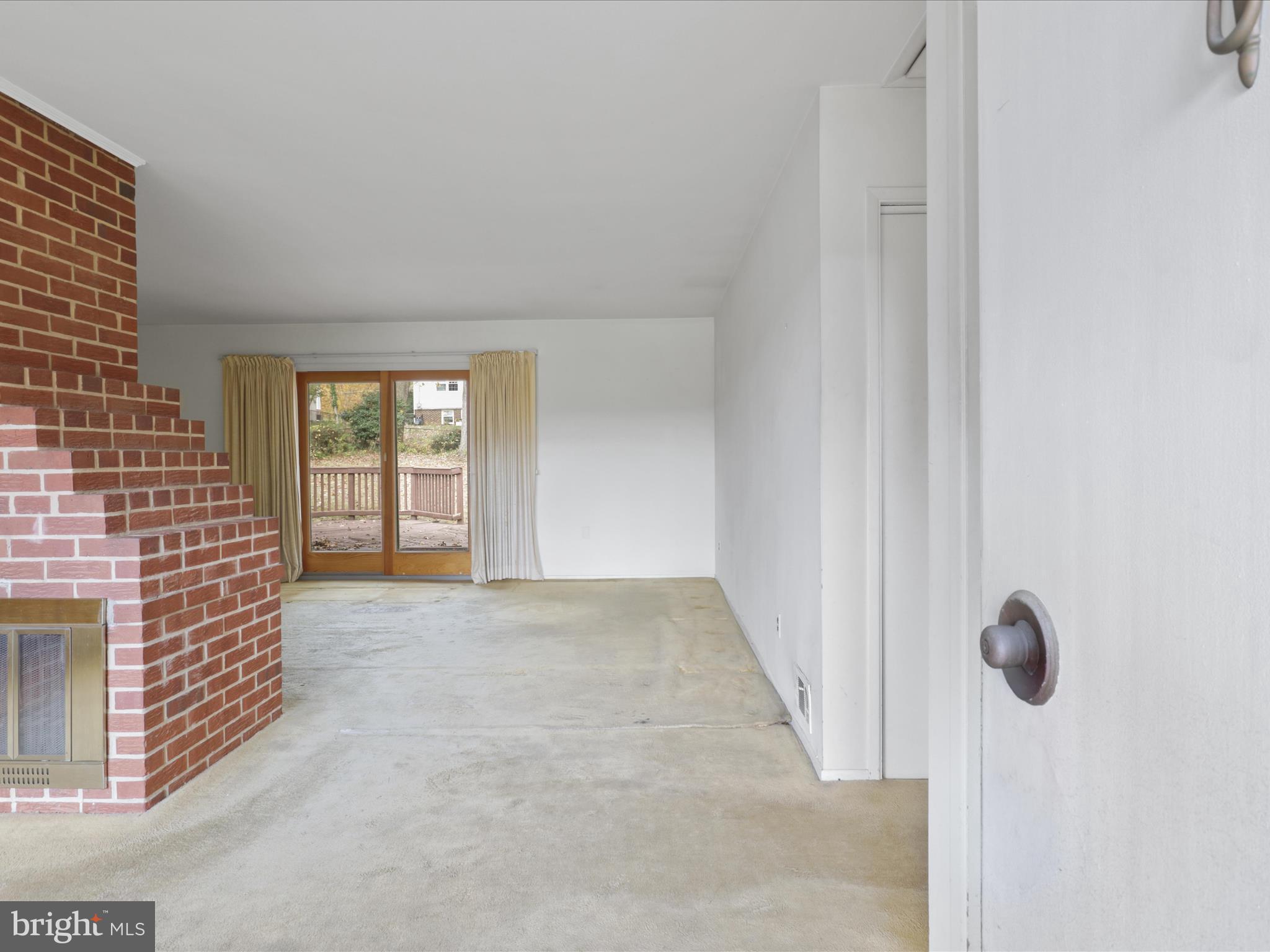 5321 Ravensworth Road Springfield, VA 22151 - Photo 3 of 23