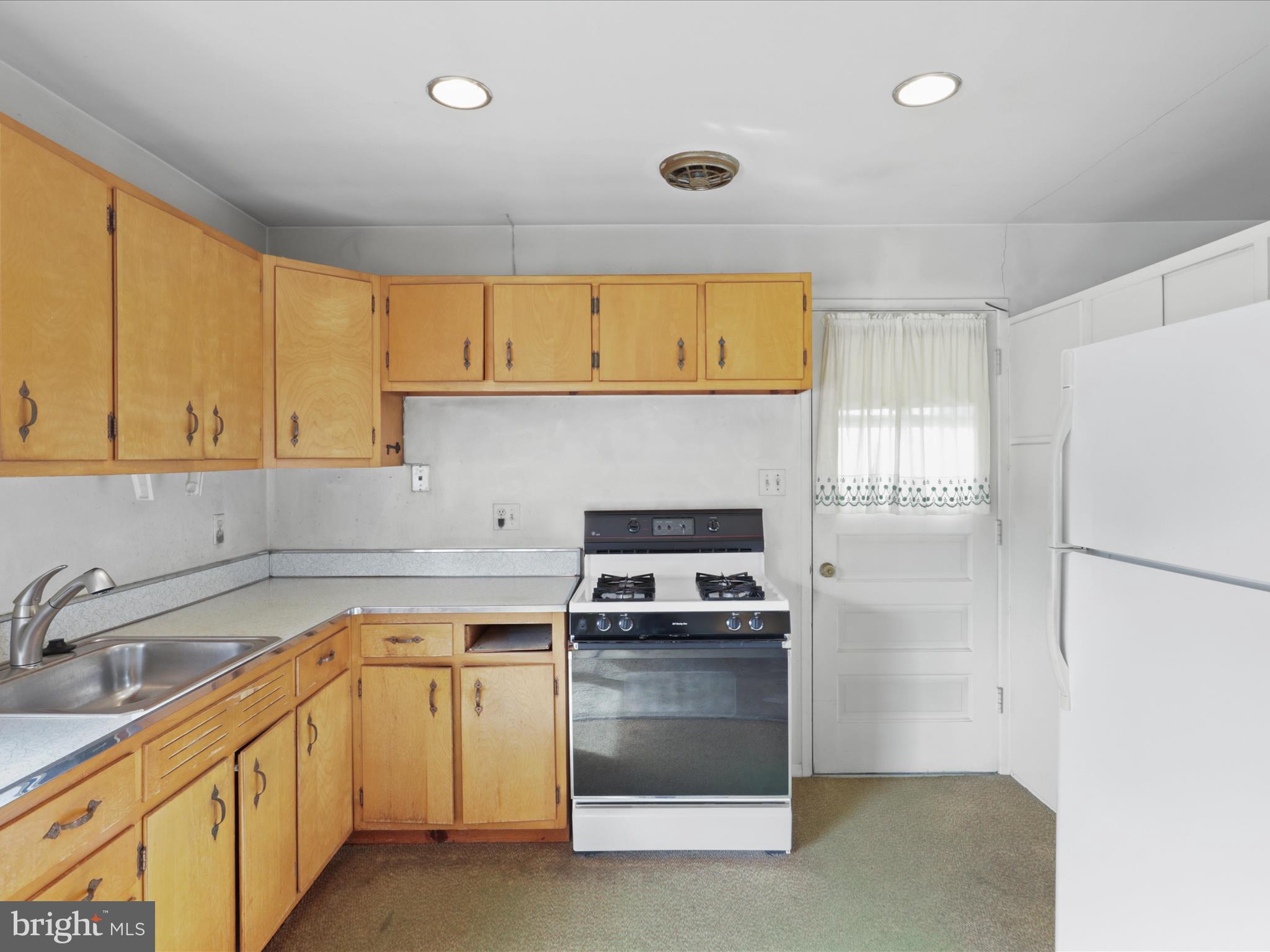 5321 Ravensworth Road Springfield, VA 22151 - Photo 5 of 23