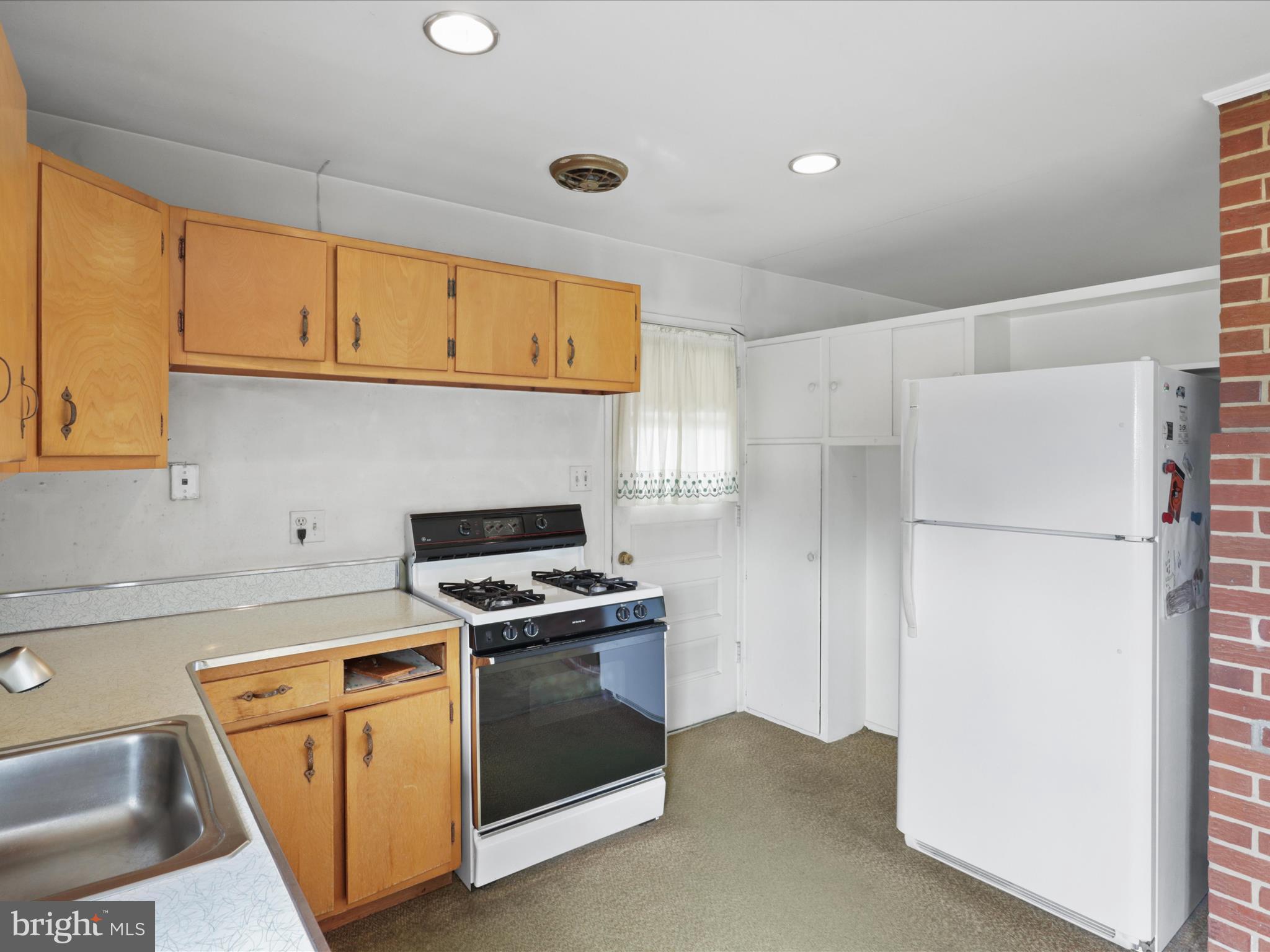 5321 Ravensworth Road Springfield, VA 22151 - Photo 6 of 23