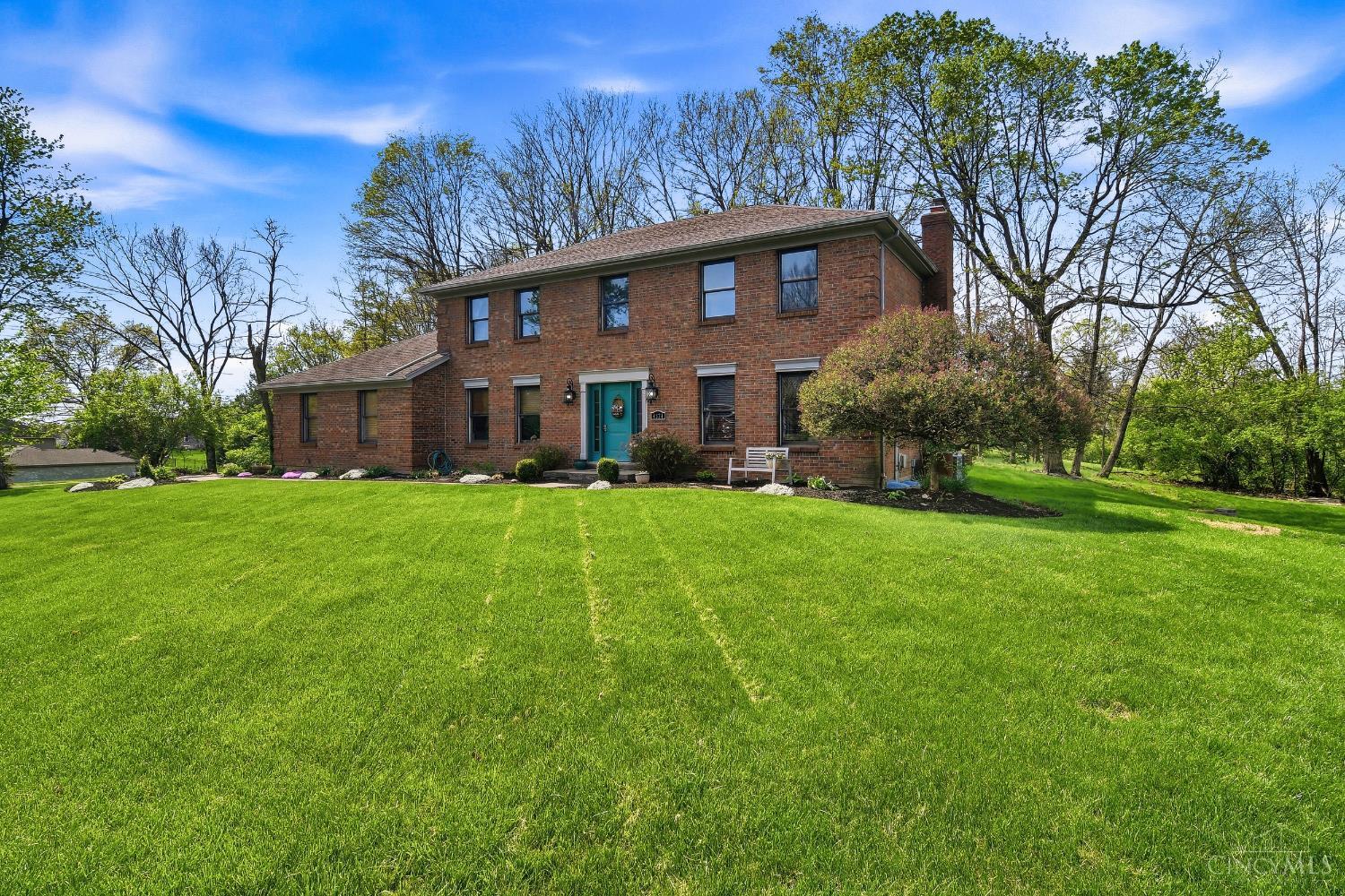 4374 Boomer Road Cincinnati, OH 45247 - Photo 2 of 49
