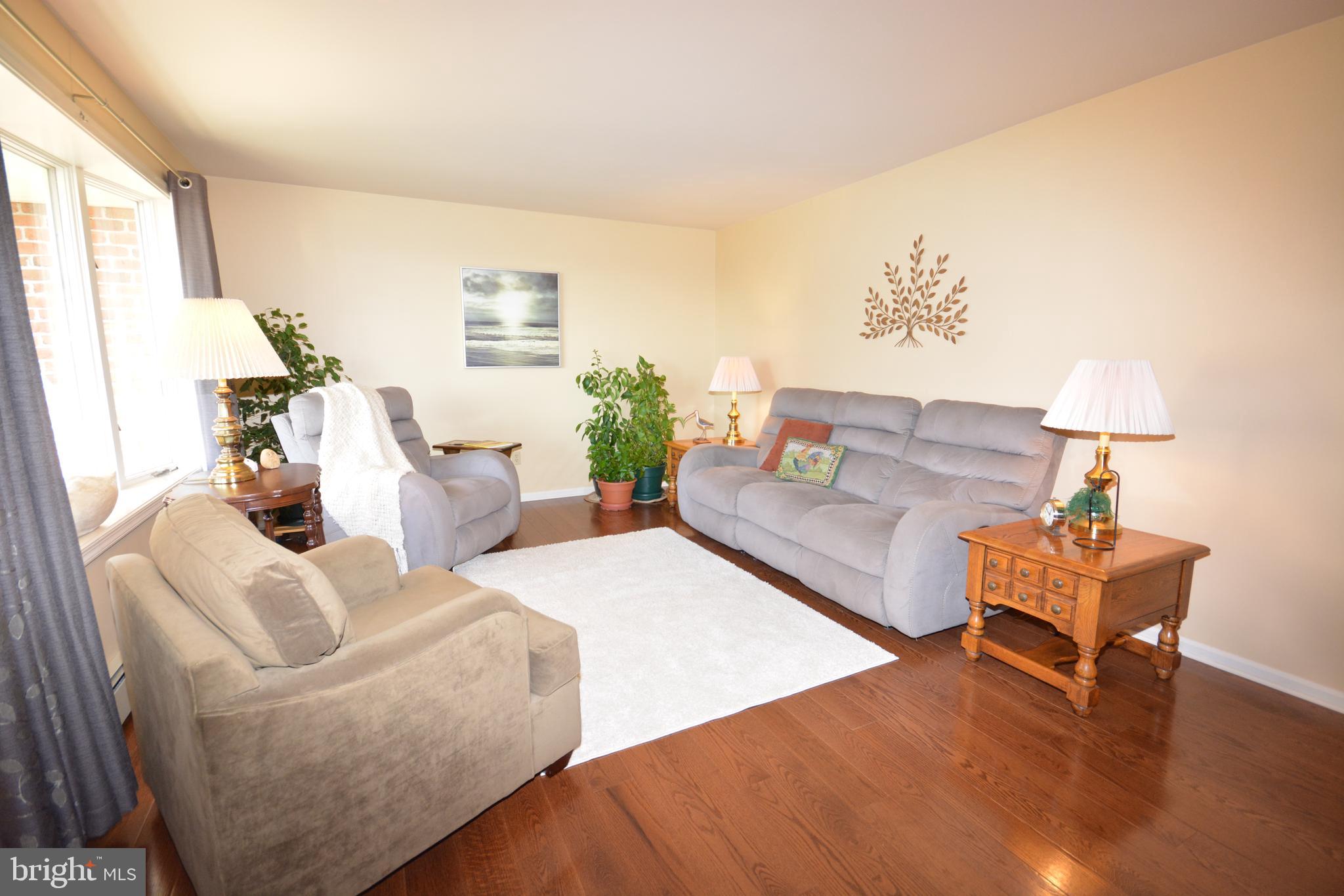 1048 Prospect Road Columbia, PA 17512 - Photo 8 of 24 Living Room