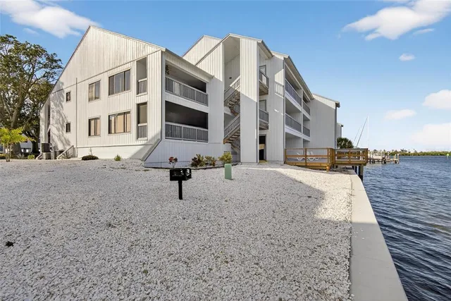 $350,000 | 813 Bahia Del Sol Drive, Unit 34, Ruskin, FL 33570