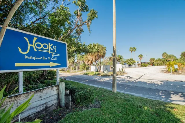 $350,000 | 813 Bahia Del Sol Drive, Unit 34, Ruskin, FL 33570