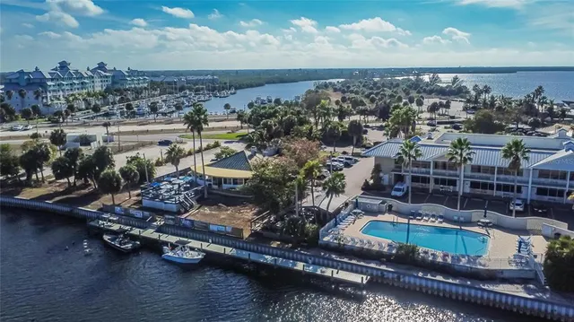 $350,000 | 813 Bahia Del Sol Drive, Unit 34, Ruskin, FL 33570