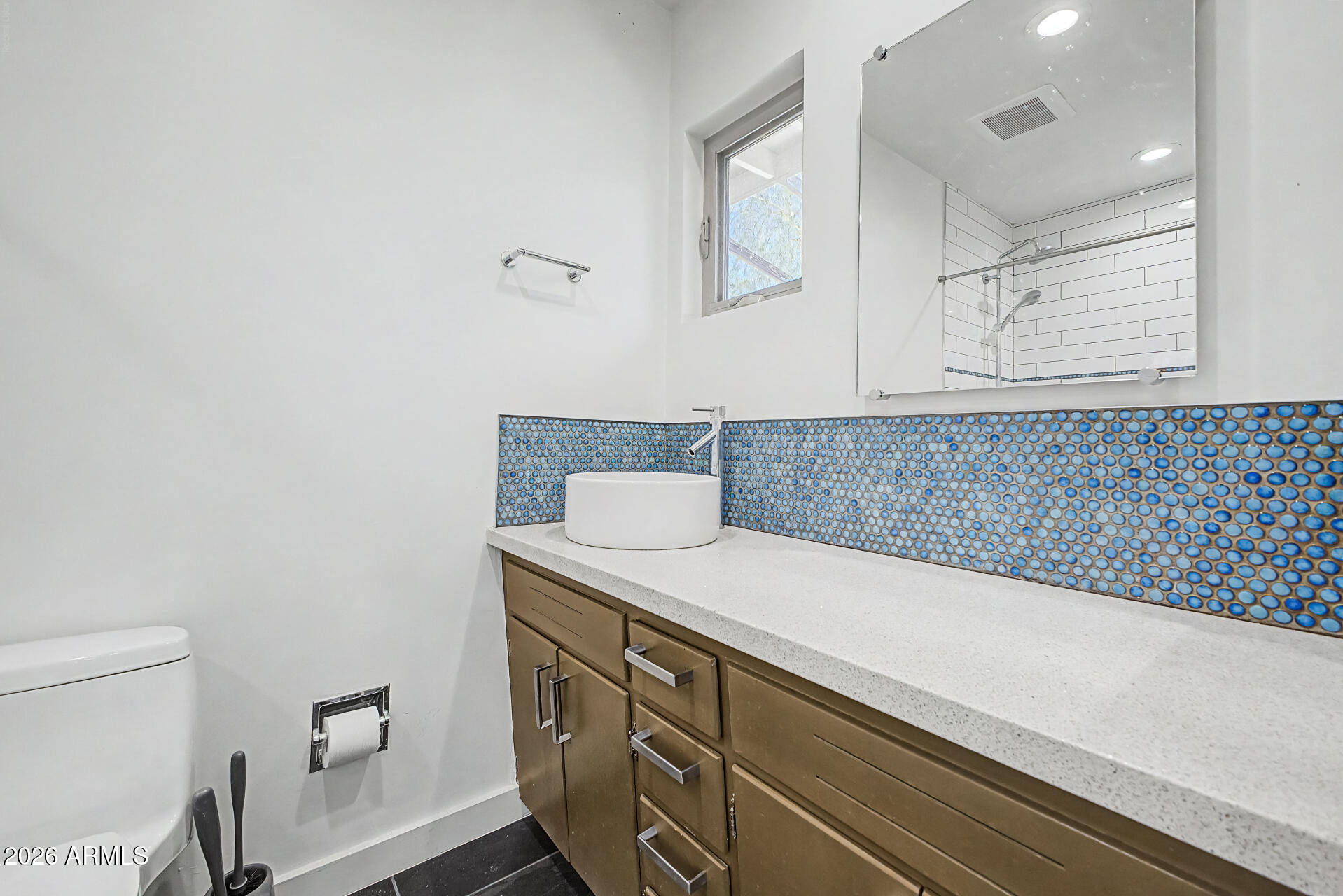 2126 South La Rosa Drive Tempe, AZ 85282 - Photo 13 of 30 Primary Ensuite