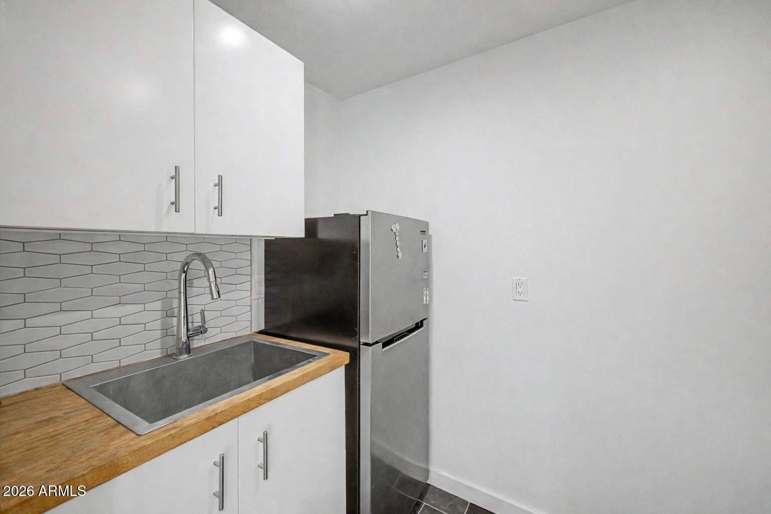 2126 South La Rosa Drive Tempe, AZ 85282 - Photo 26 of 30 Guest House - Kitchen