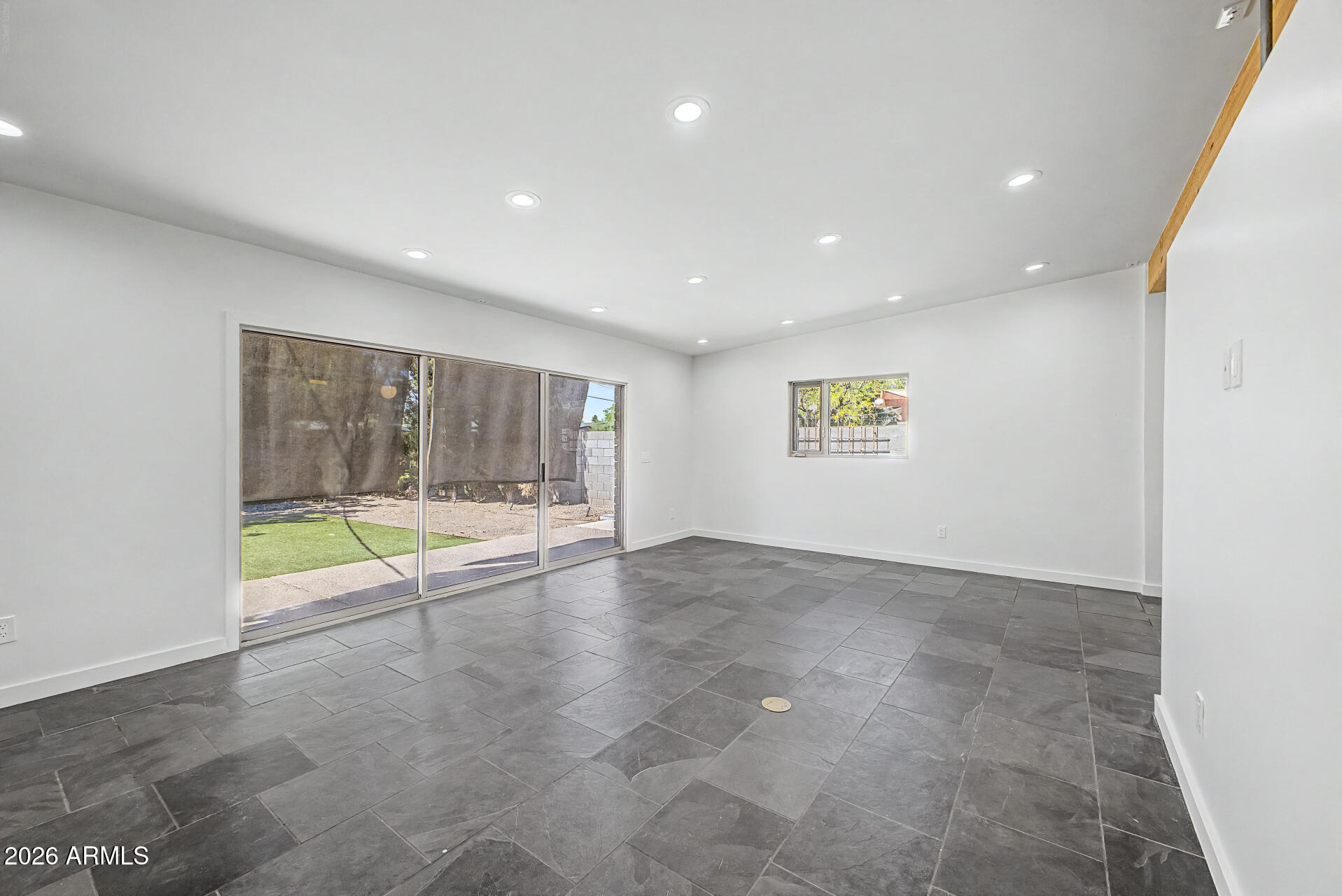 2126 South La Rosa Drive Tempe, AZ 85282 - Photo 6 of 30 Living Area