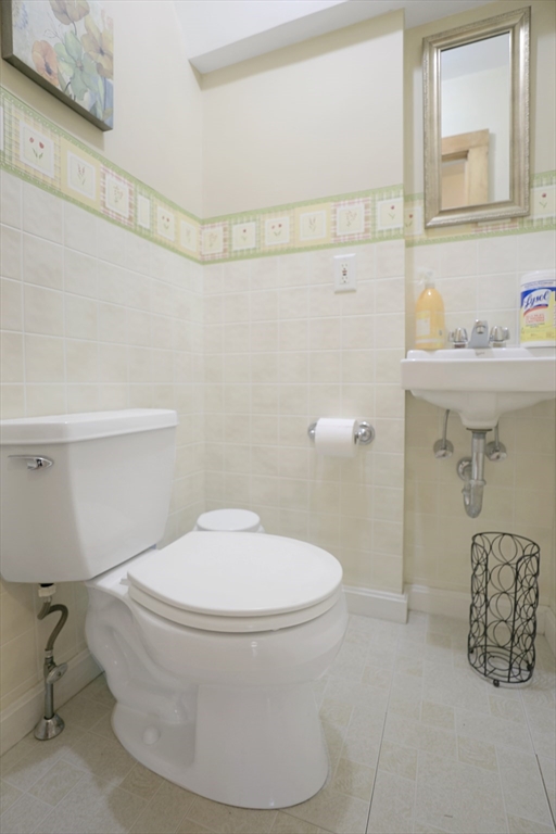 592 Common Street Walpole, MA 02081 - Photo 9 of 11 Gallery Image 9