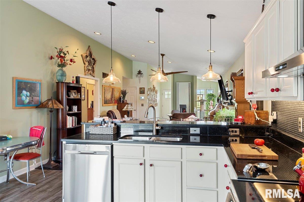 2904 Tanner Road Springfield, IL 62702 - Photo 17 of 48