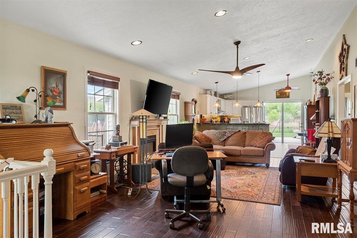 2904 Tanner Road Springfield, IL 62702 - Photo 4 of 48