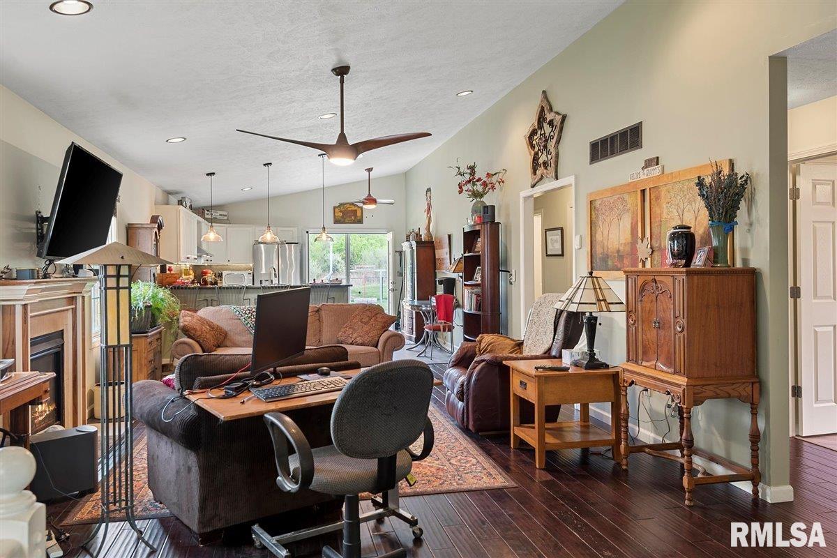 2904 Tanner Road Springfield, IL 62702 - Photo 5 of 48