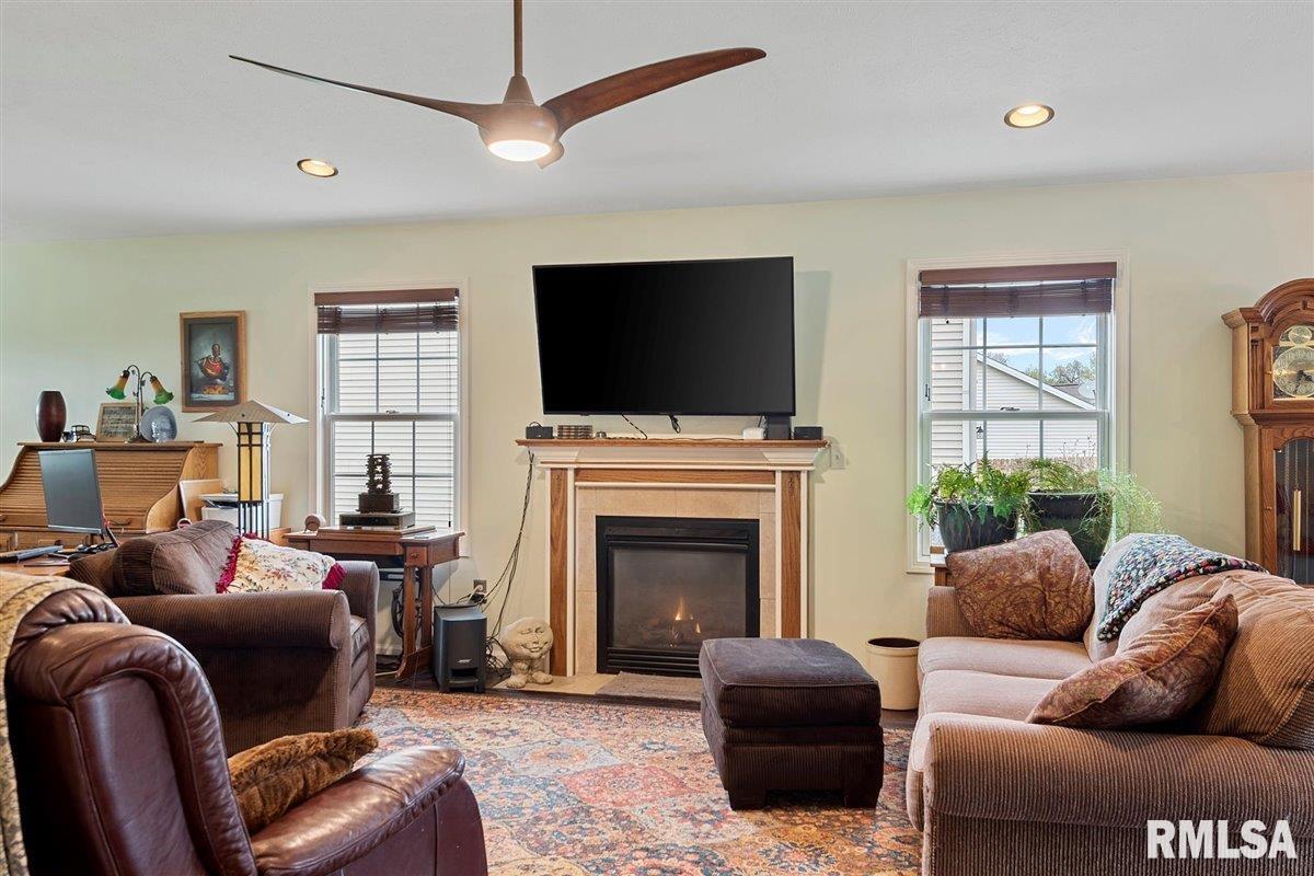 2904 Tanner Road Springfield, IL 62702 - Photo 7 of 48