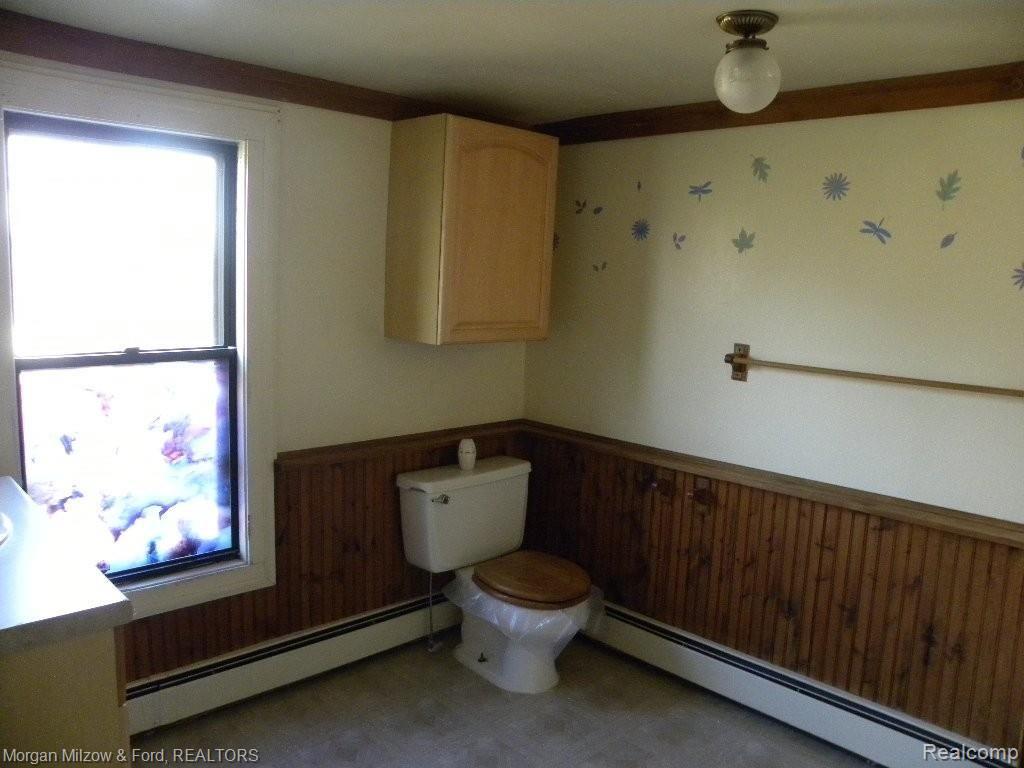 494 Joslyn Road Lake Orion, MI 48362 - Photo 12 of 18 Second floor bath