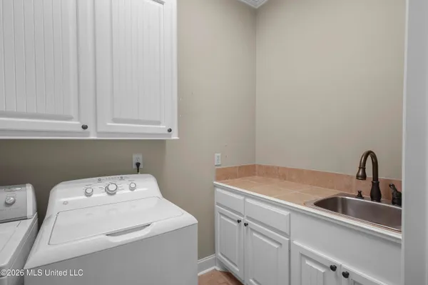$699,900 | 151 Lakeshire Parkway, Canton, MS 39046